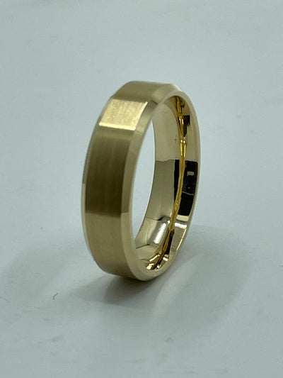 Men's Wedding Ring in 14 karat yellow gold