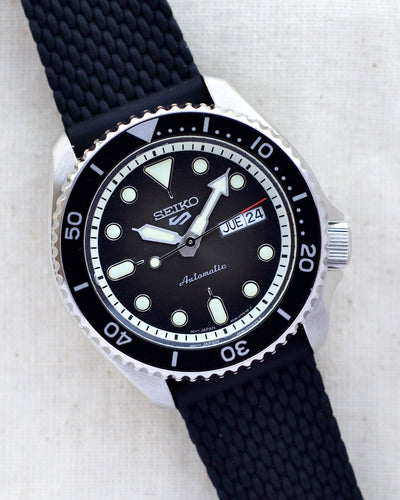 Seiko Black diver steel watch on rubber band