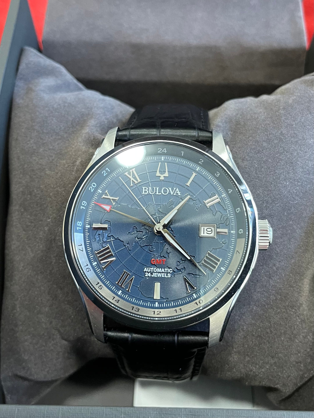 Orologio Bulova Wilton 43mm GMT Blu Cinturino Pelle 96B385 Orologio Bulova Wilton 43mm GMT Blu Cinturino Pelle 96B385