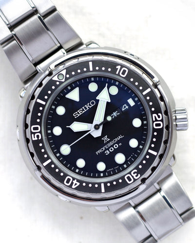 seiko steel watch with black dial 