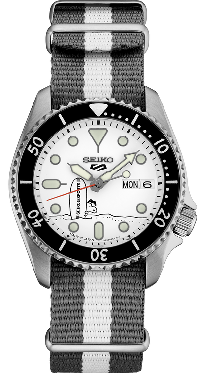 steel; wristwatch on white dial with snoopy caracter 